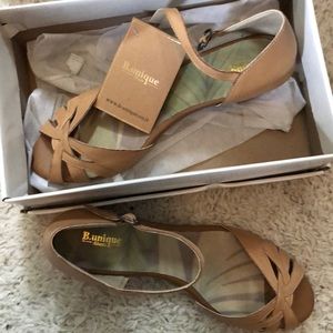 Low heeled peep toed pumps. Never worn